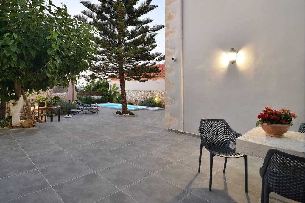 Villa Christini A Luxury Villa With Amazing Views Tzitzifés Extérieur photo